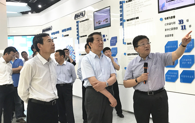 江蘇發展大會連雲港籍嘉賓蒞臨乐投Letou藥業參觀考察